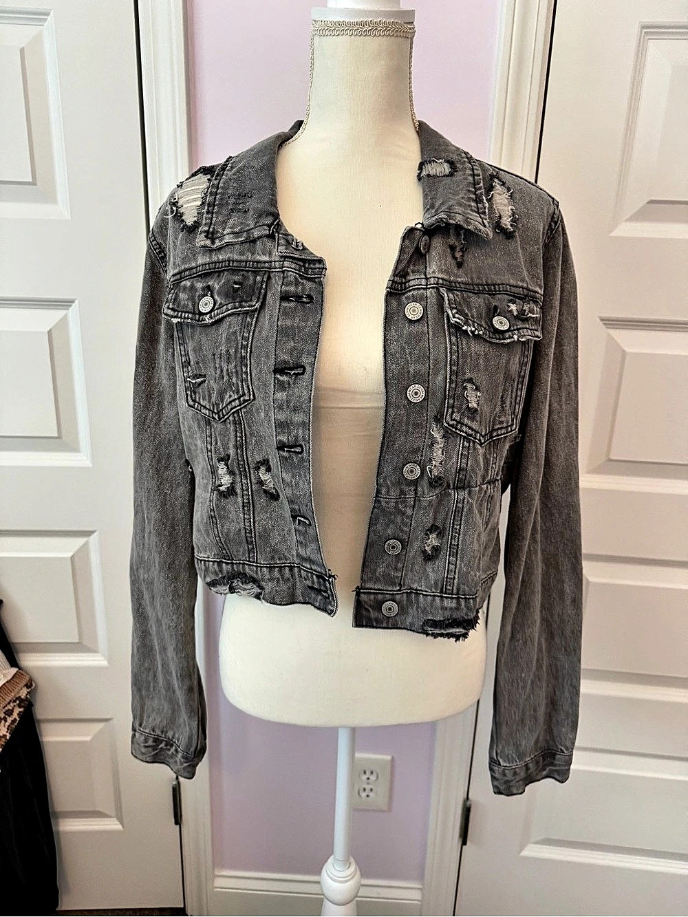 Ashley Vintage Charm Women's Distressed Denim Jacket Size Large